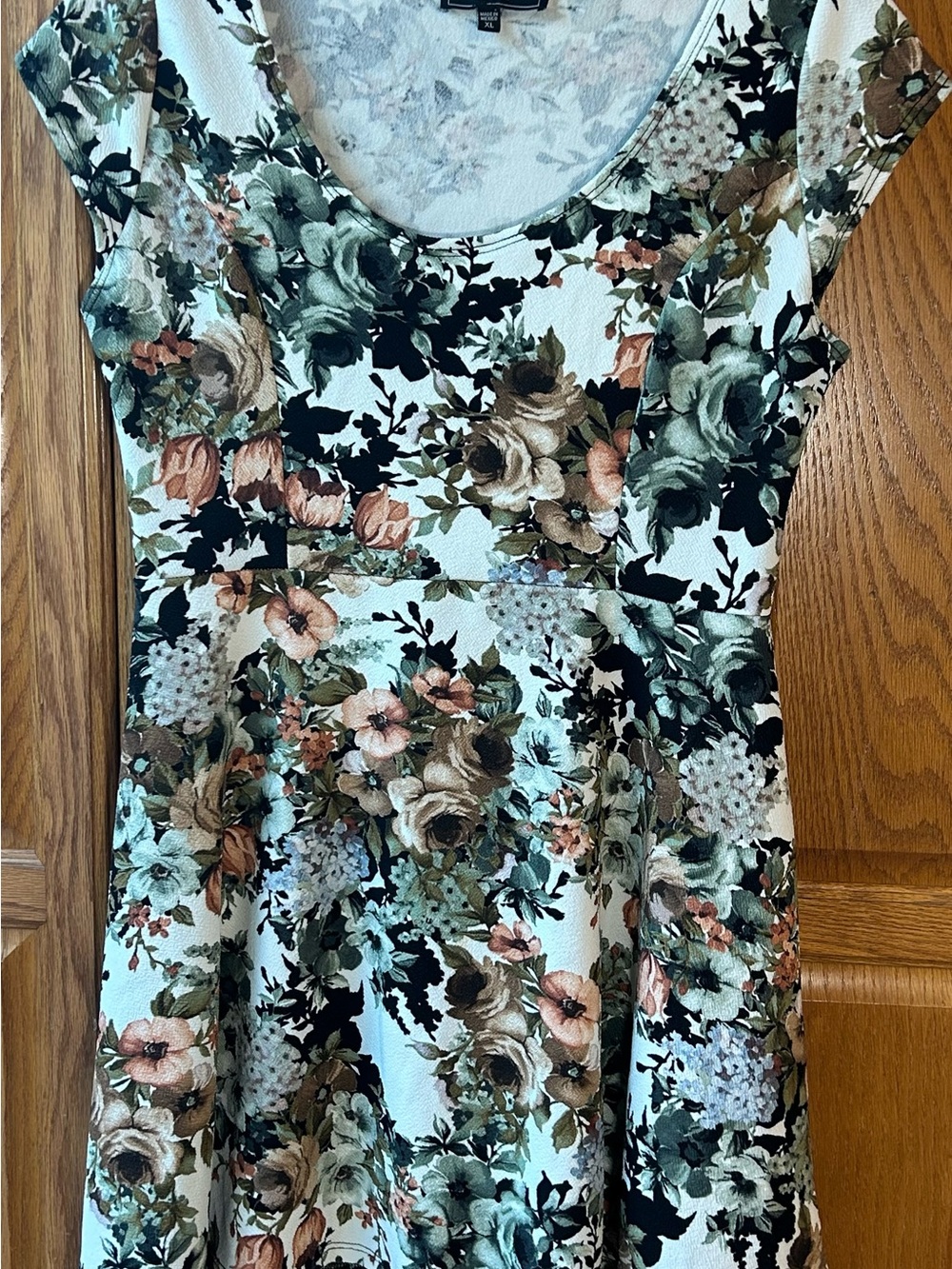 Vibe Sportswear Floral White Short Sleeve Fit & Flare Dress Size XL